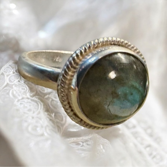 Signed Labradorite Sterling Silver Ring (7.5) - Picture 5 of 9